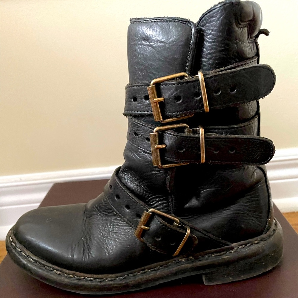 BURBERRY leather boots